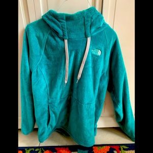 North face pull over
